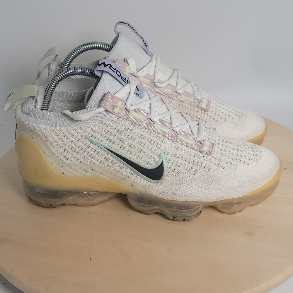 Nike Air VaporMax 2021 FK Mismatched Swoosh Flyknit DQ7758-100 Wmn Sz 8 Yth 6.5